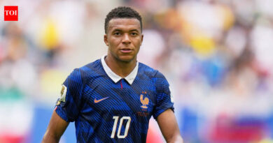 No trophies, no downside: Mbappé says his particular person brilliance alone ought to win him the Ballon d’Or, and he’ll vote for himself