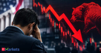 Investor sentiment plunges to 16-month low, AAII survey reveals