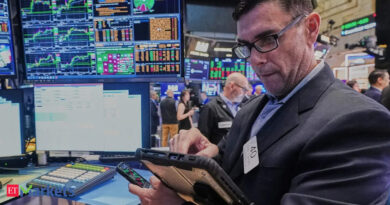 US shares: US market ends barely decrease as bond yields maintain close to multi-decade highs