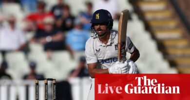 Somerset v Surrey, Warwickshire v Leics and extra: County Championship title race goes to wire – stay