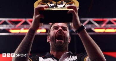 World Series of Darts Finals: England’s Ross Smith beats Gerwyn Price