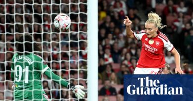 Holmberg rescues level for Arsenal however Manchester United off the mark in WSL