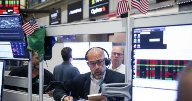 Shares Drop As Bond Yields Hit 2007 Excessive, Mortgage Charges Break 7%