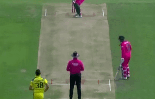 Cooper Connolly takes a reflex catch at full attain, Australia vs South Africa