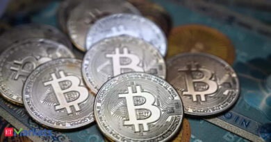 Bitcoin holds near $79K as traders avoid aggressive profit booking. Here’s what experts say
