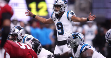5 fantasy soccer waiver wire QBs to focus on with Jaxson Dart, Caleb Williams injured