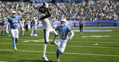 DeVonta Smith stands two catches from Eagles franchise historical past