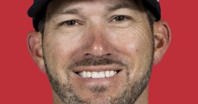 Red Sox lengthen Chad Tracy by 2029