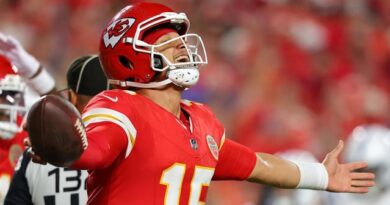 Patrick Mahomes and Kenneth Walker shine as Chiefs beat Colts 33-30 in OT