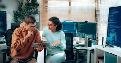 Gen Z makes use of AI to be taught probably the most, however 57% wrestle to use it at work, survey finds