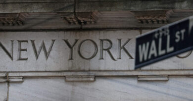 Massive US financial institution shares head for longest weekly shedding streak since 2008
