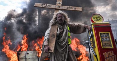 France’s riots over costs and colleges come as debt hits a file. The U.S. has the identical issues,