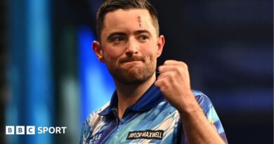 World Grand Prix: Luke Humphries beats James Wade to safe last showdown with Gerwyn Price