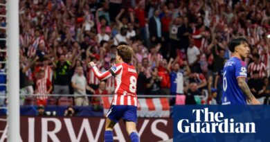 Barrios strikes after 53 seconds as Atlético pile distress on 10-man Manchester United