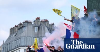 France’s dilemma: protesters demand spending as exchanges require fiscal restraint | France
