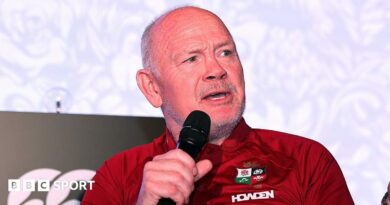 Ieuan Evans: Former Wales captain leaving function as Lions chair