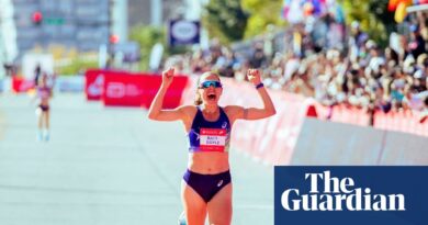 Izzi Batt-Doyle obliterates Australian marathon document in Chicago