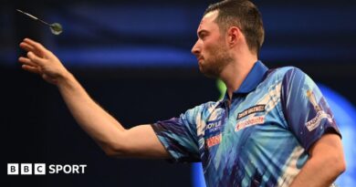 World Grand Prix: Luke Humphries into semi-finals however Gian van Veen is knocked out by James Wade
