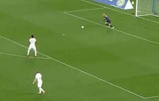 Troy Parrott Takes On the Defense Alone with a Brilliant Solo Goal