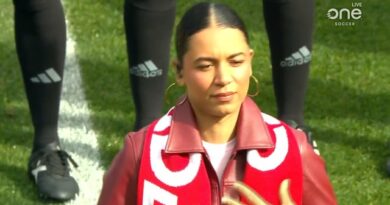 Disastrous rendition of the Canadian anthem earlier than their match