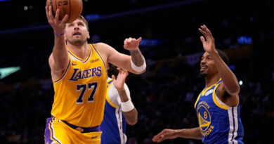 Walker Kessler has good Lakers debut with 12-for-12 capturing in 127-105 win over Warriors