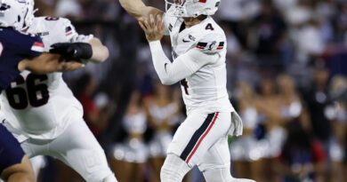 UC Bearcats should outrun, outpass West Virginia Mountaineers for win