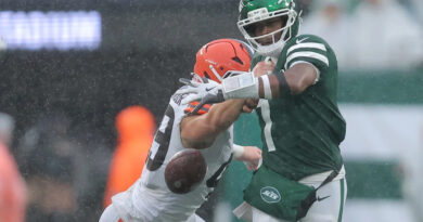 Carson Schwesinger questionable for Week 6