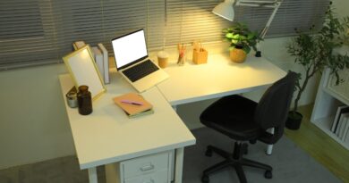 L-Shaped Desk Works for Focused, Organized Work