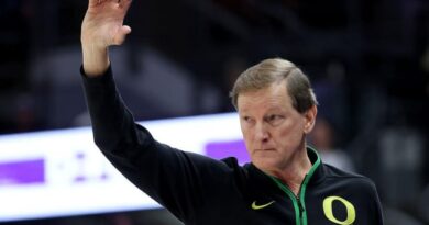 Longtime Oregon males’s basketball coach Dana Altman retires